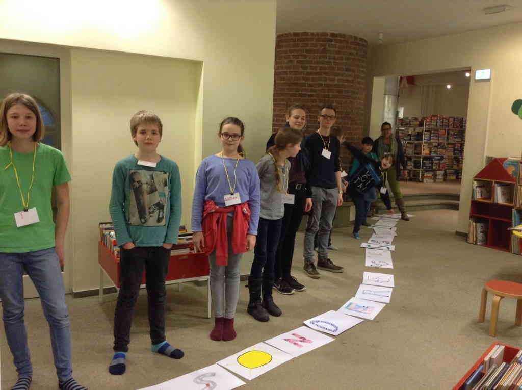 Schriftzug besondere Geschwister für den Film über die ZukunftsWerkstatt