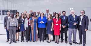 Das »Familienfoto« mit der Kanzlerin vom C20-Gipfel | ©Stephanie von Becker